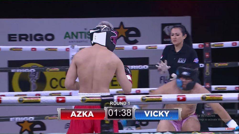 Azka menang setelah hajar KO Vicky Prasetyo. (Youtube.com/Deddy Corbzuier)
