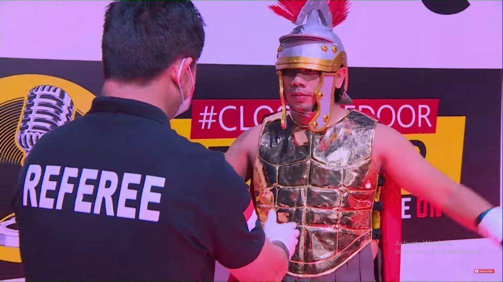 Azka menang setelah hajar KO Vicky Prasetyo. (Youtube.com/Deddy Corbzuier)