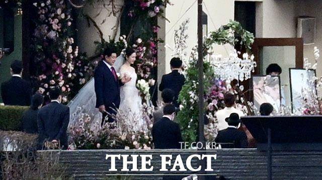Momen Son Ye jin berjalan di altar (news.tf.co.kr)