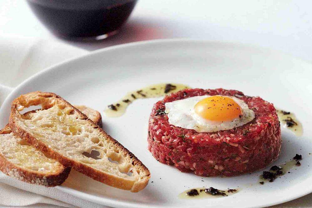 ilustrasi beef tartare (delicious.com.au)