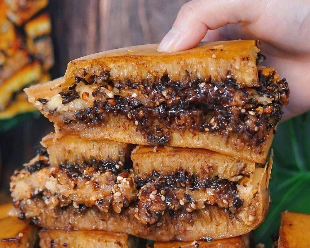 ilustrasi martabak manis topping cokelat kacang (instagram.com/humaspolsekweru)