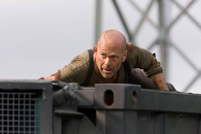 14 Film Terbaik Bruce Willis yang Kini Sudah Pensiun