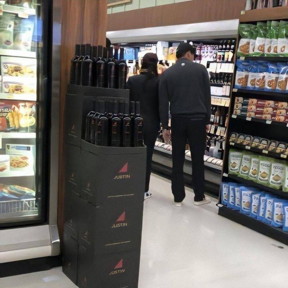 Son Ye Jin dan Hyun Bin tertangkap sedang berbelanja bersama (twitter.com/momlifealways)