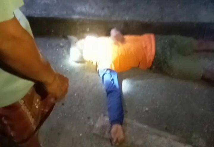Waji warga Bojonegoro yang sempat hilang akhirnya ditemukan warga di atap balai desa. Dok Istimewa