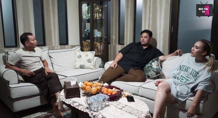 potret Ayu Ting Ting dan Ayah Rozak (youtube.com/Qiss You TV)