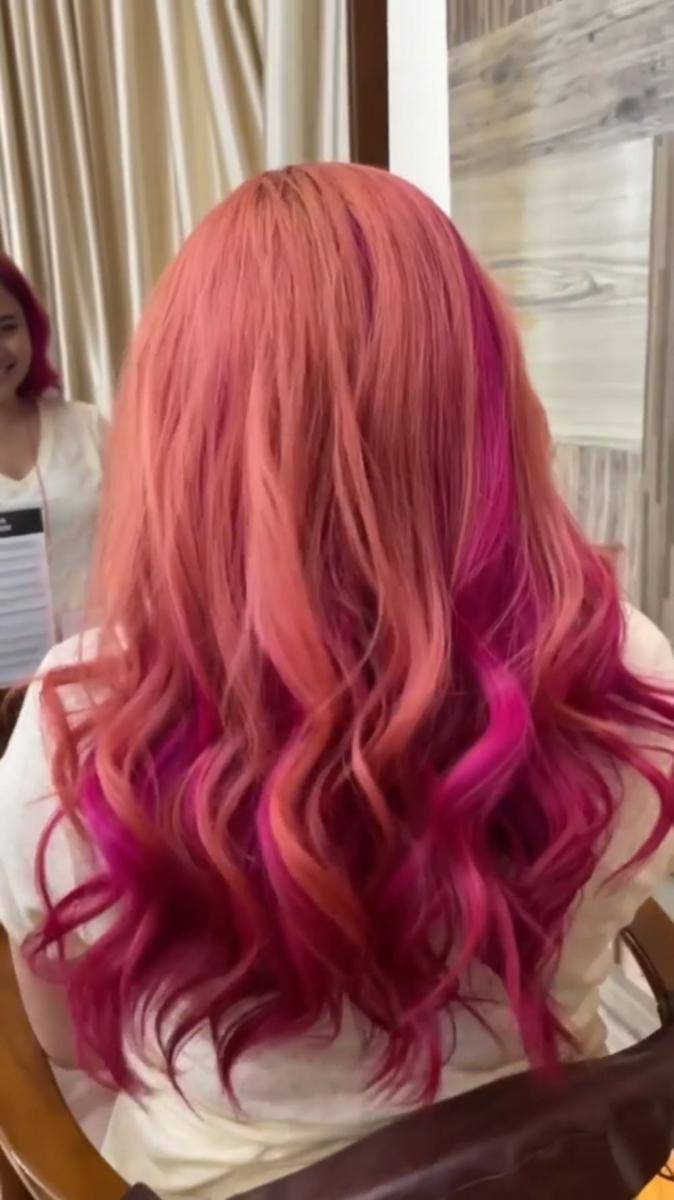 Marshanda mengganti warna rambutnya menjadi peach dan hot pink. (instagram.com/marshanda99)