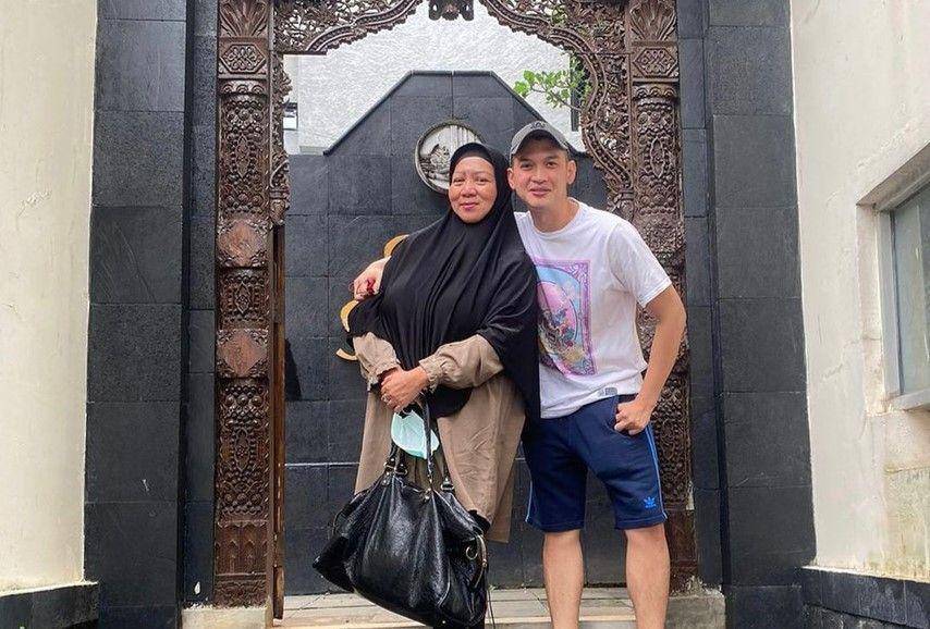 Rezky Adhitya dan mertua (instagram.com/yanny_christiany)