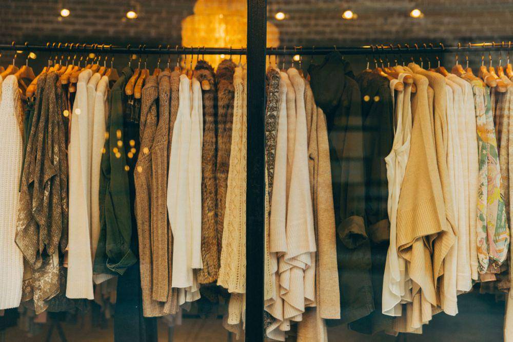 Ilustrasi baju. (unsplash.com/Hannah Morgan)