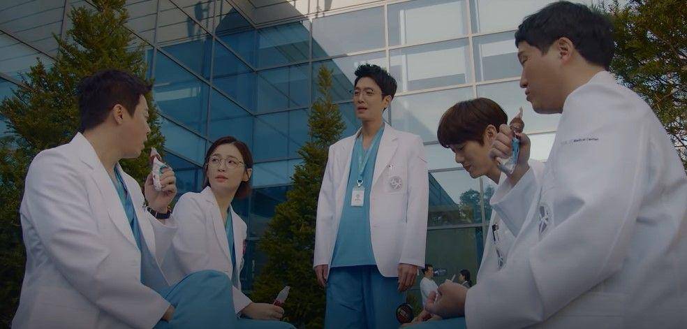 Hospital Playlist (dok. Stone Music Entertainment/Hospital Playlist)