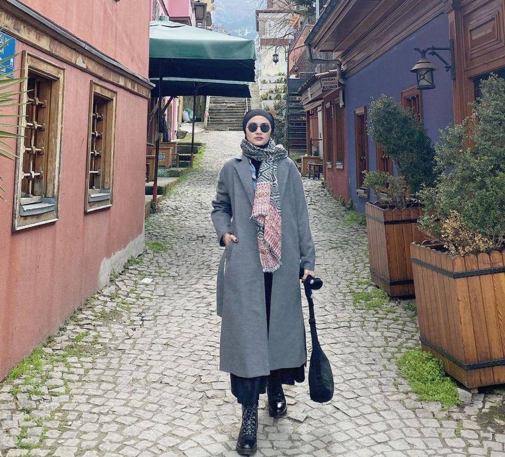 potret Zee Zee Shahab (instagram.com/zeezeeshahab)