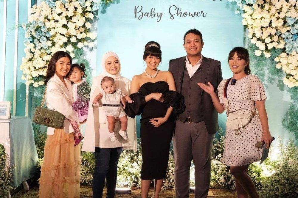 Sarwendah dan Nathalie Holsher di Baby Shower Gilang Dirga (instagram.com/sarwendah29)