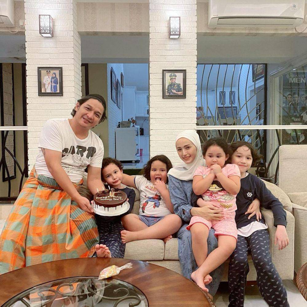 potret keluarga Pasha Ungu (instagram.com/adeliapasha)