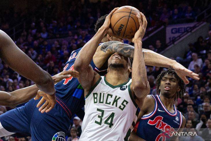 Giannis Antetokounmpo bersama Bucks di NBA. (ANTARA FOTO/Bill Streicher-USA TODAY Sports)