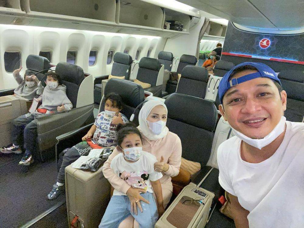 potret keluarga Pasha Ungu (instagram.com/adeliapasha)