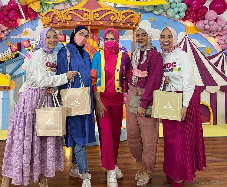 potret tamu artis di launch bisnis baru Tya Ariestya (instagram.com/tya_ariestya)