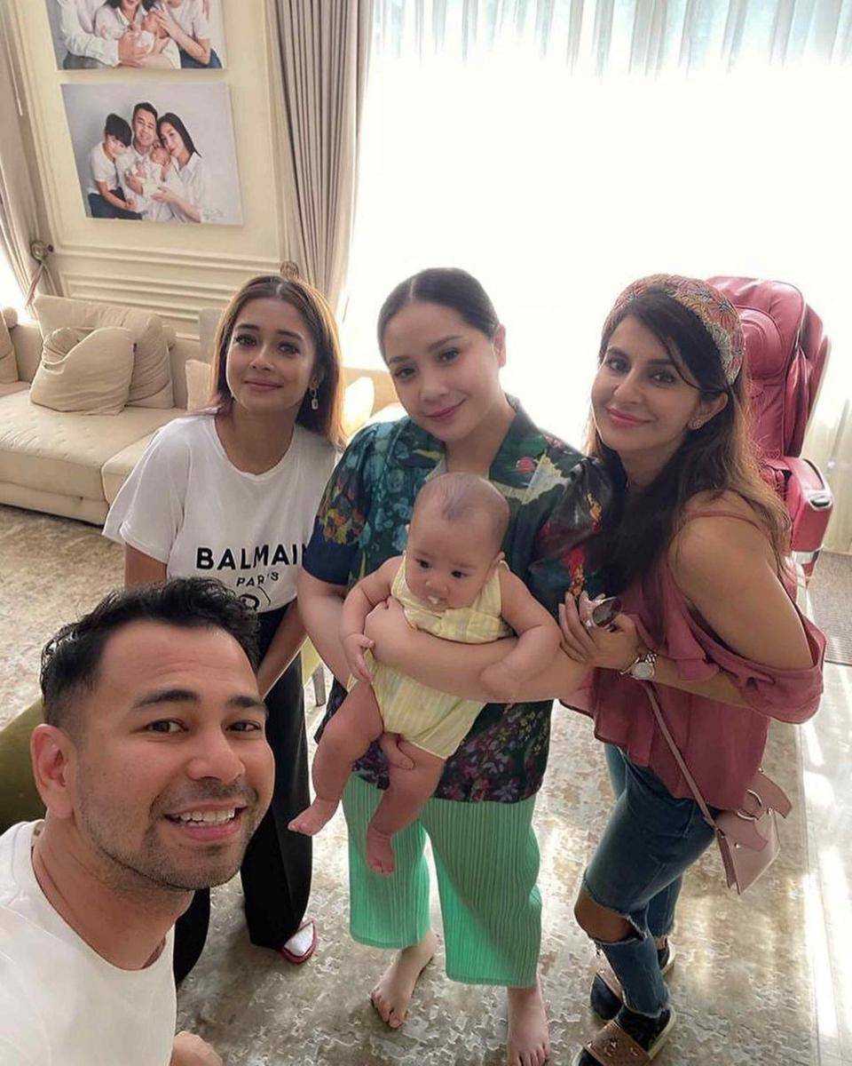 Tina Datta dan Roop Durgapal ke rumah Raffi Ahmad (Instagram.com/tinadatta/)