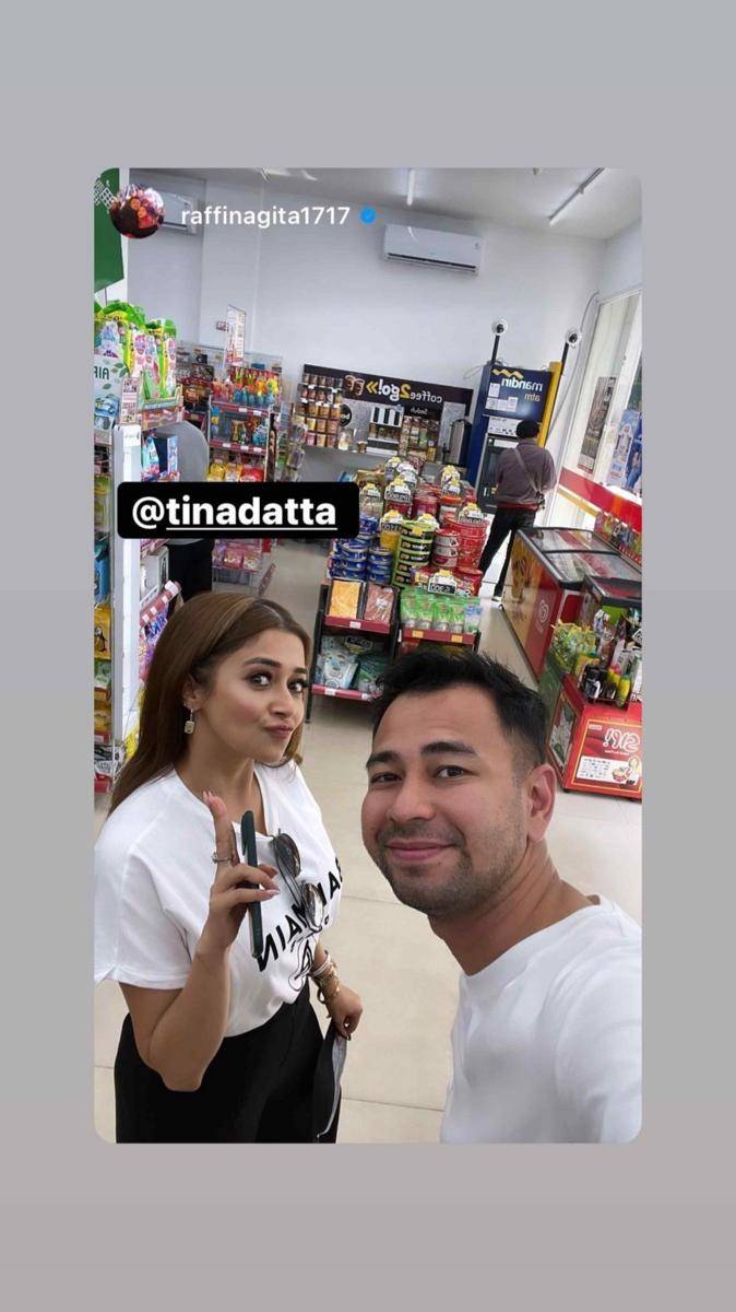 Tina Datta ke rumah Raffi Ahmad (Instagram.com/raffinagita1717/)