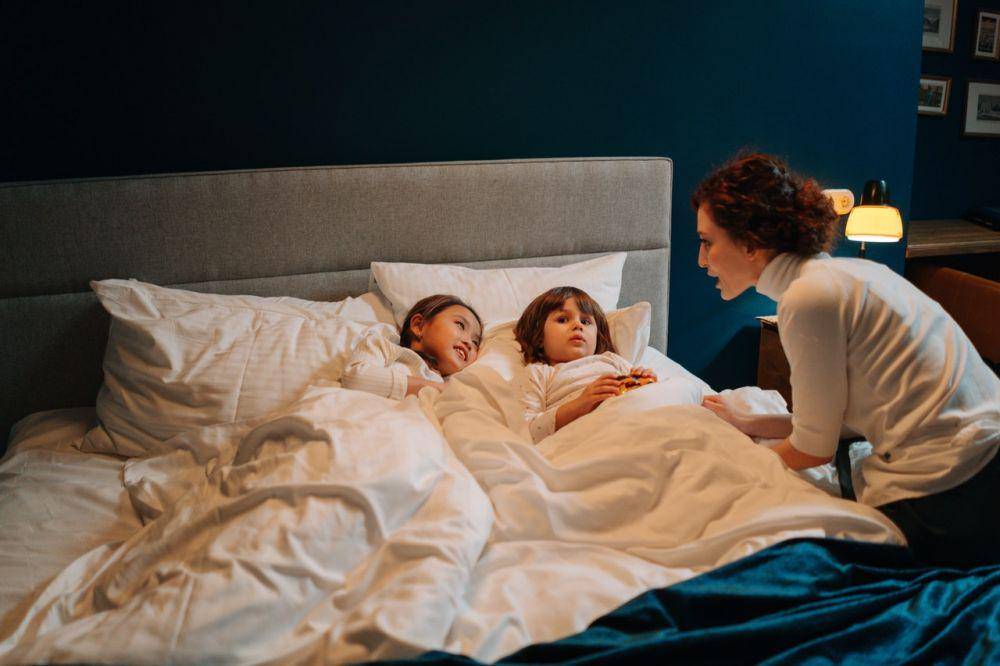ilustrasi membangunkan anak-anak (pexels.com/cottonbro)