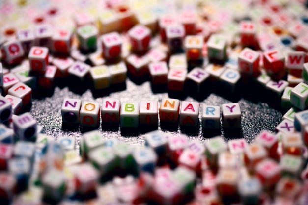 Mengenal Definisi Non-Binary, Bukan Laki-laki atau Perempuan