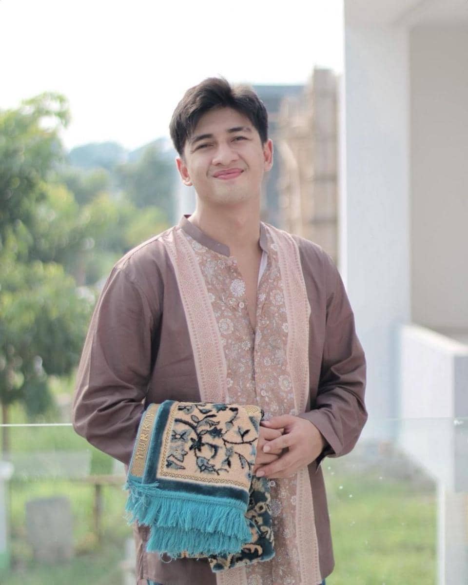 Harris Vriza (instagram.com/harrisvriza/)