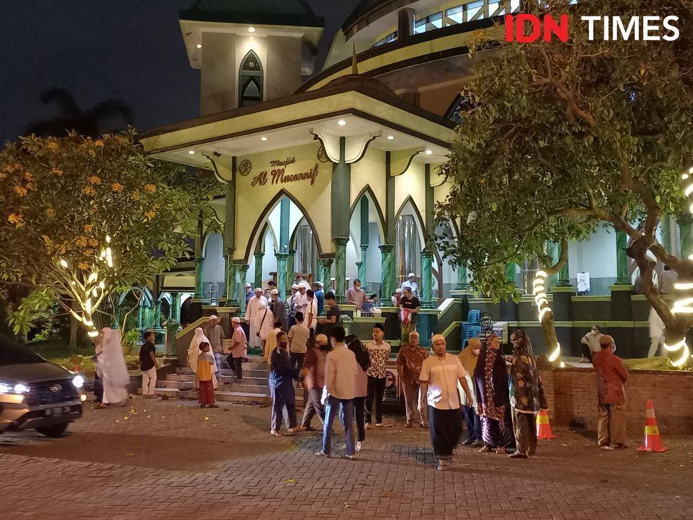 Jamaah Ramai Salat Tarawih Perdana Di Masjid Al Musannif