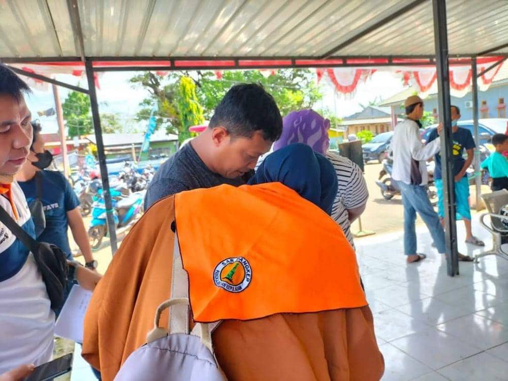 Korban kecelakaan kapal di Pangkep dievakuasi. (Dok. SAR Pangkep)
