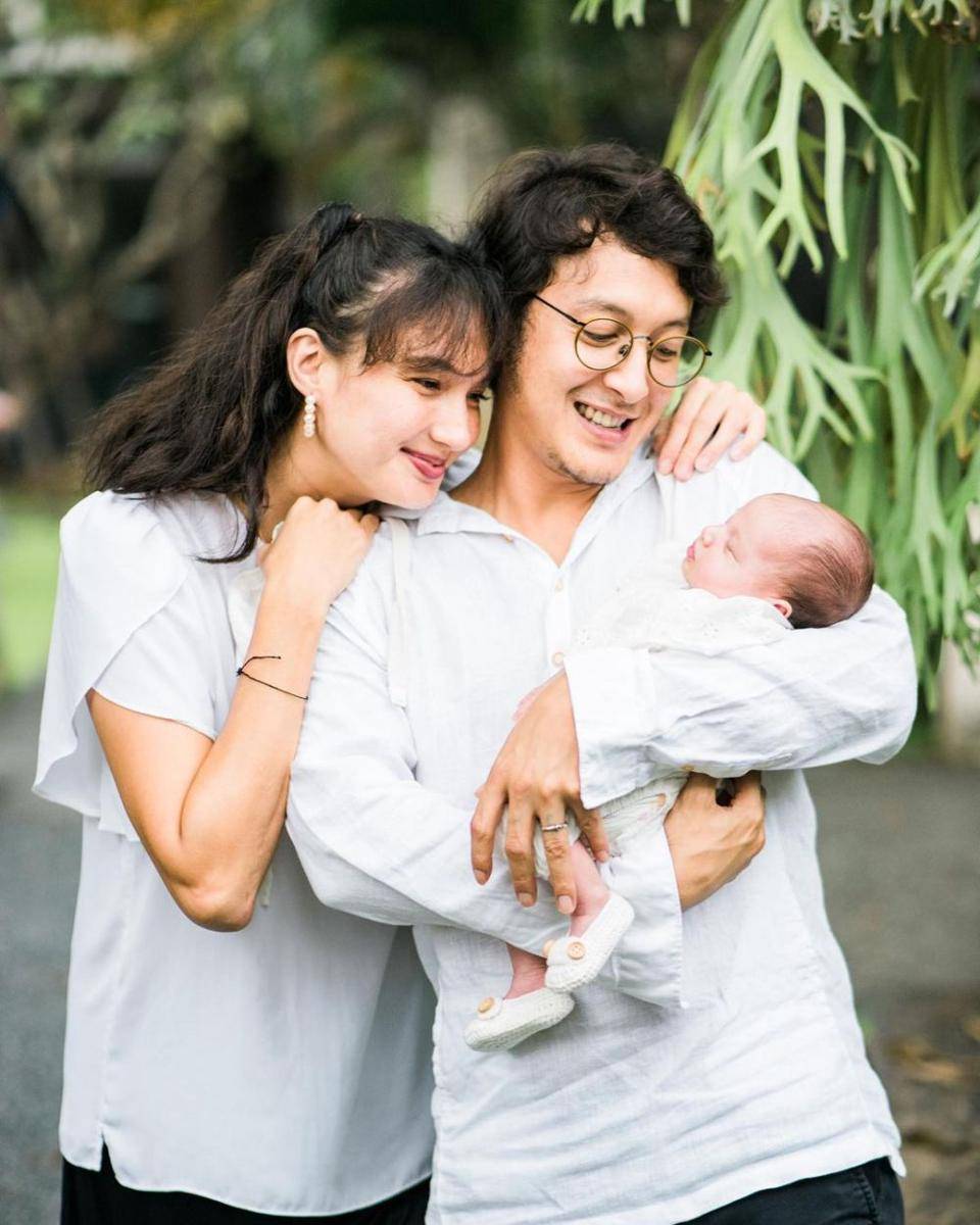 potret keluarga Dimas Anggara dan Nadine Chandrawinata (instagram.com/nadinelist)