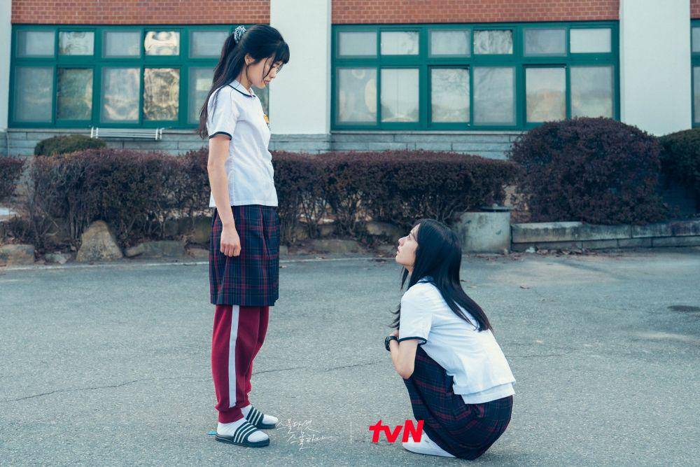 potret Ko Yurim dan Na Hee Do dalam drama Twenty-Five Twenty-One (twitter.com/k_dramaindo_)