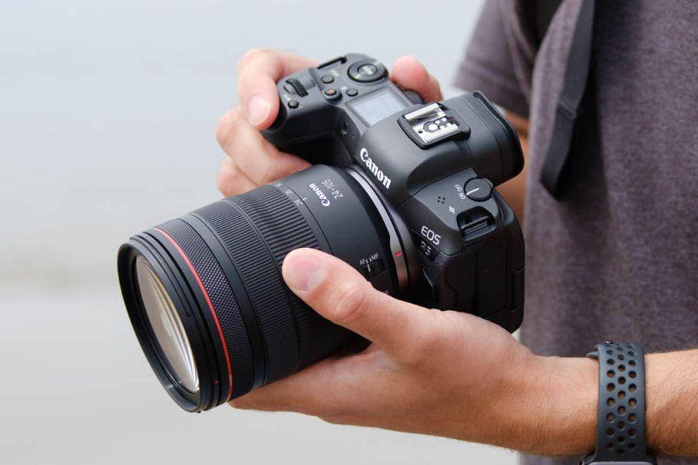 potret Canon EOS R5 (digitaltrends.com)