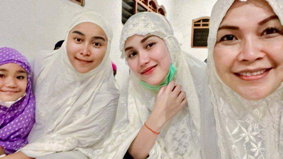 potret keluarga Ayu Ting Ting (instagram.com/mom_ayting92)