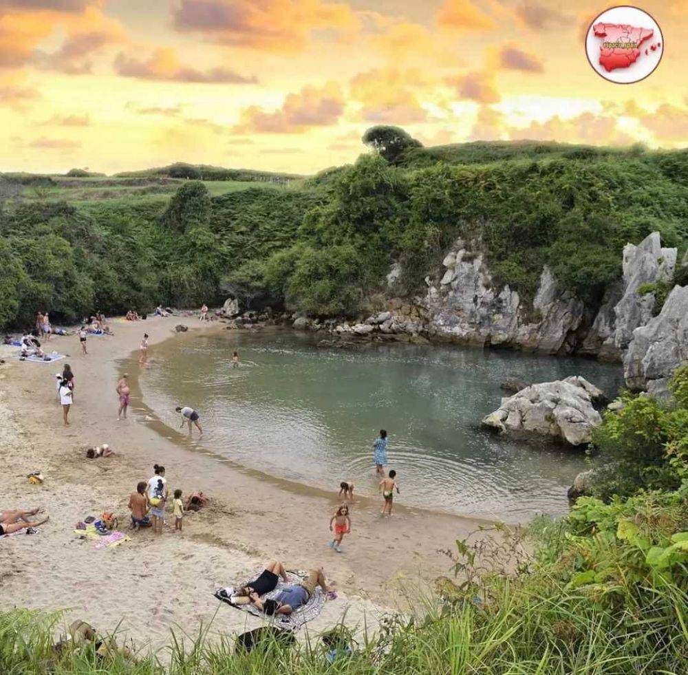 Playa de Gulpiyuri (instagram.com/espacio_spain)