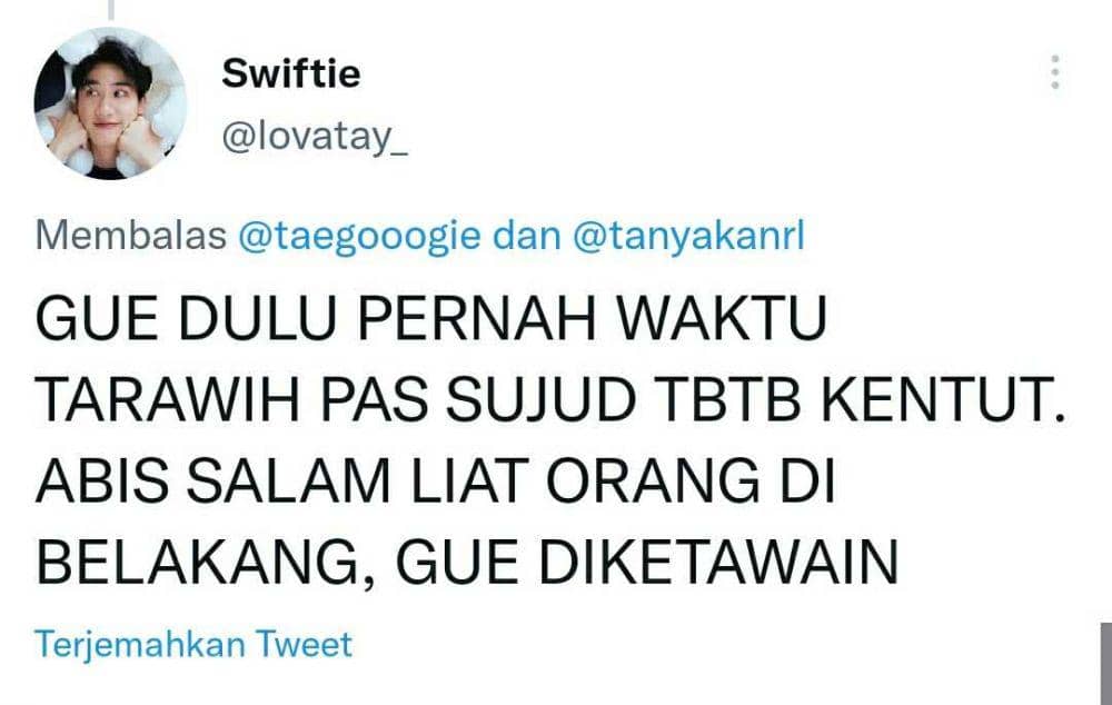 cerita lucu saat tarawih (twitter.com/lovatay_)