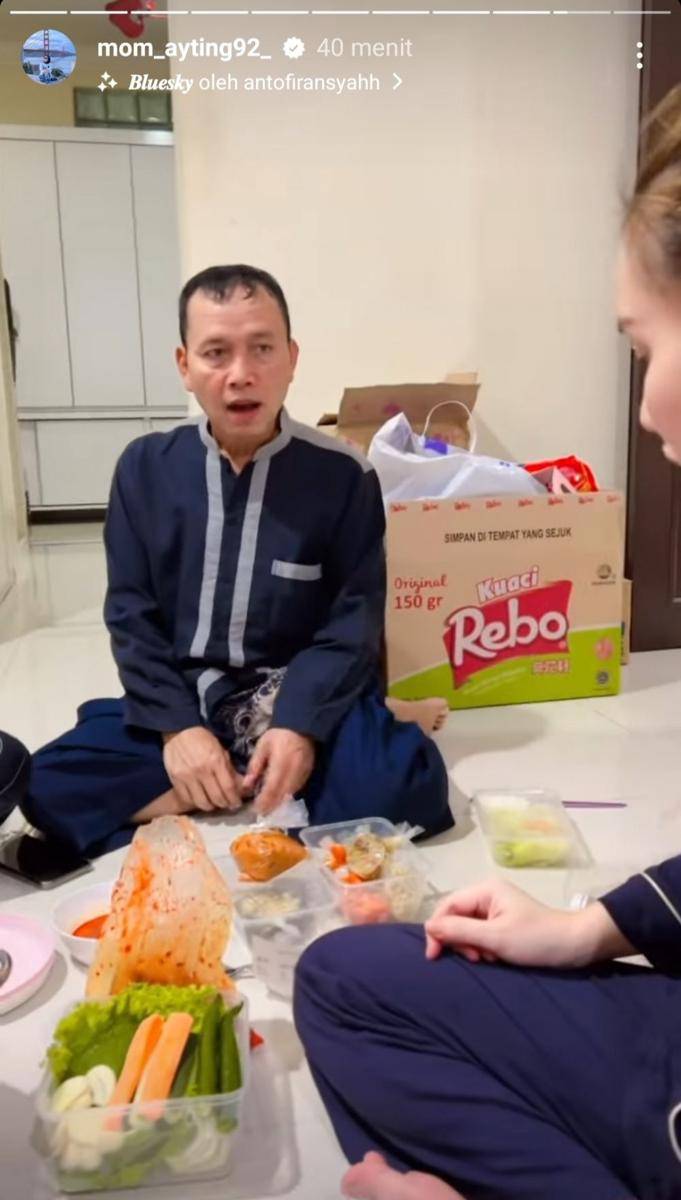 potret keluarga Ayu Ting Ting (instagram.com/mom_ayting92)