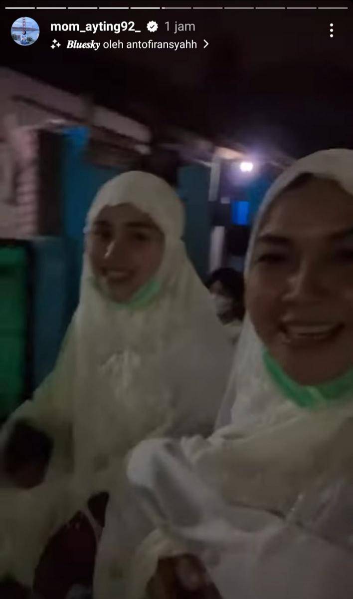 potret keluarga Ayu Ting Ting (instagram.com/mom_ayting92)