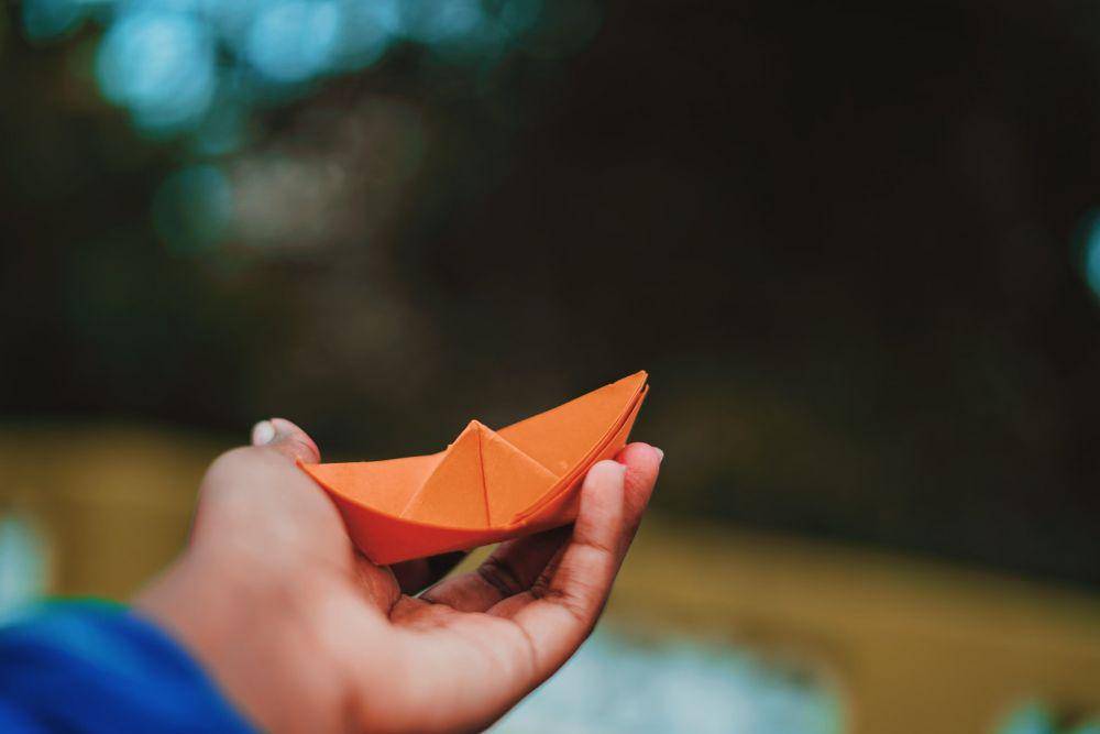 ilustrasi origami (unsplash.com/Monisha Selvakumar)