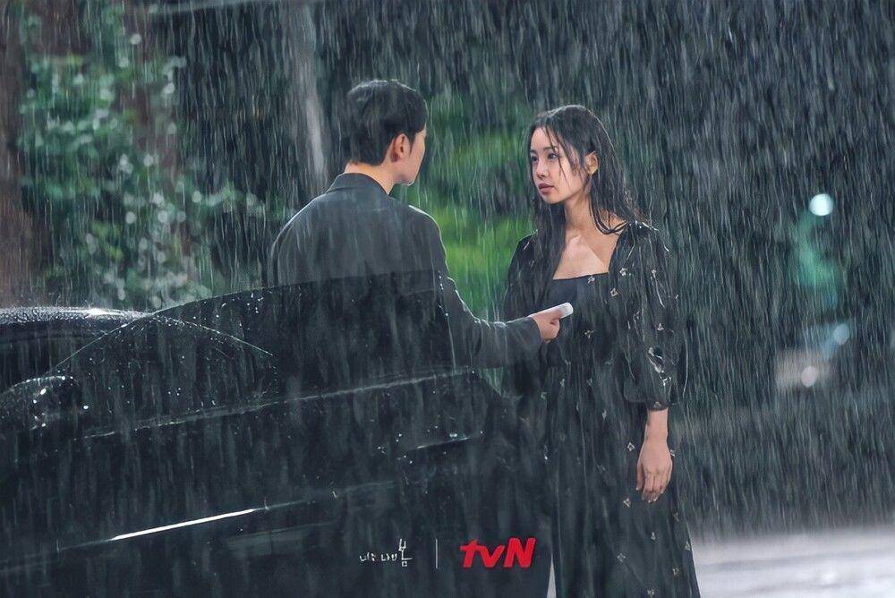Kim Dong Wook dan Nam Gyu Ri di You are My Spring (program.tving.com)