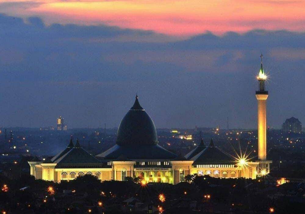 Masjid Nasional Al-Akbar Surabaya (instagram.com/habiblitz)