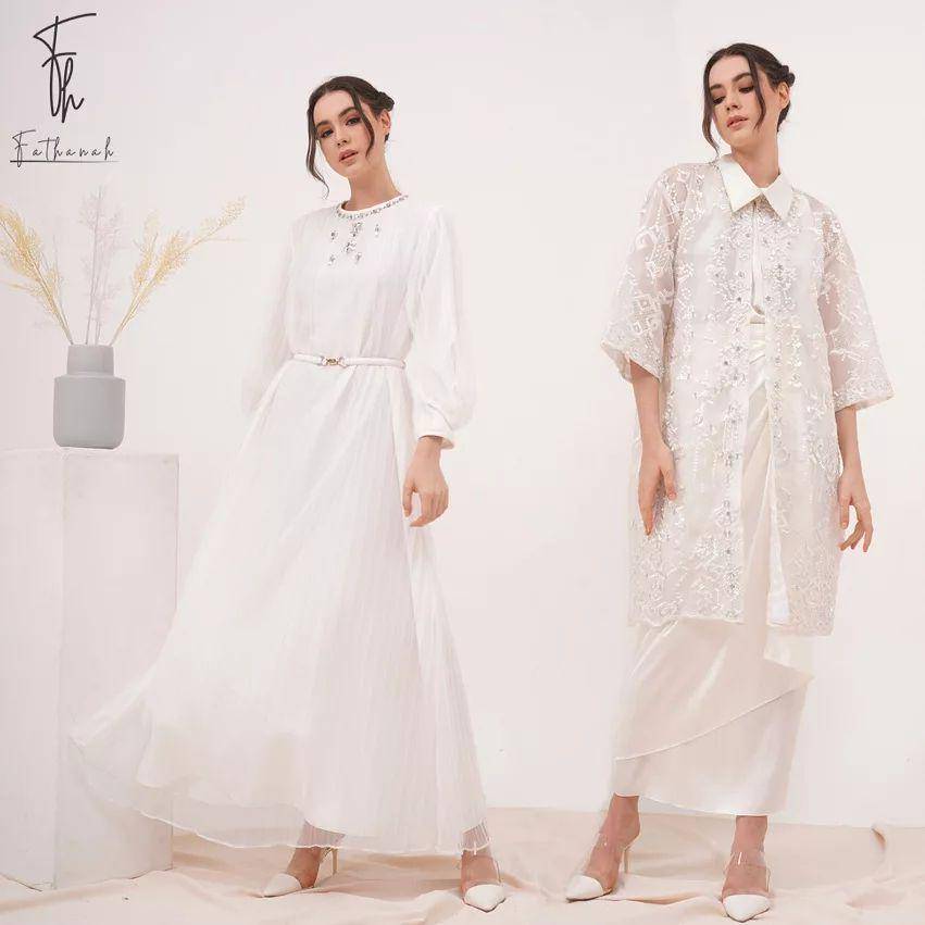 Carissa Dress and Outer White dari Fathanah Label (instagram.com/fathanahlabel)