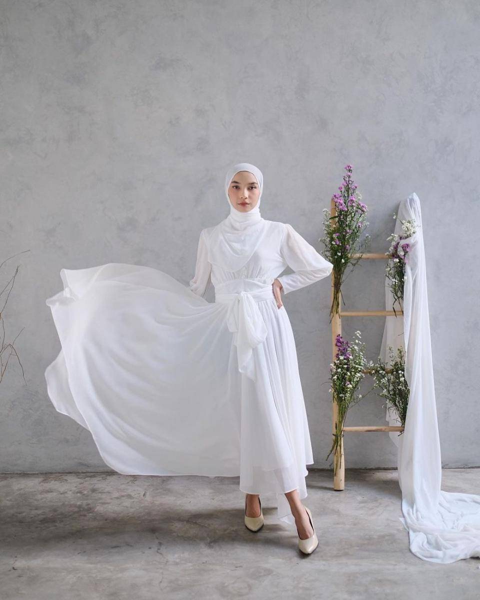 Amaraa Button Dress dari Caylin (instagram.com/caylin.catalog)