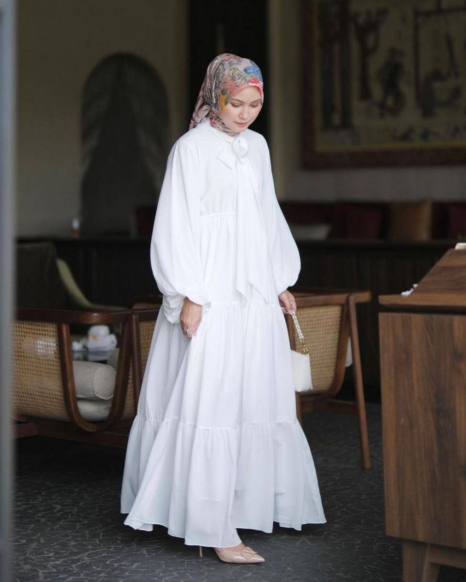Zayana Dress Broken White dari GoneGani (instagram.com/gonegani)