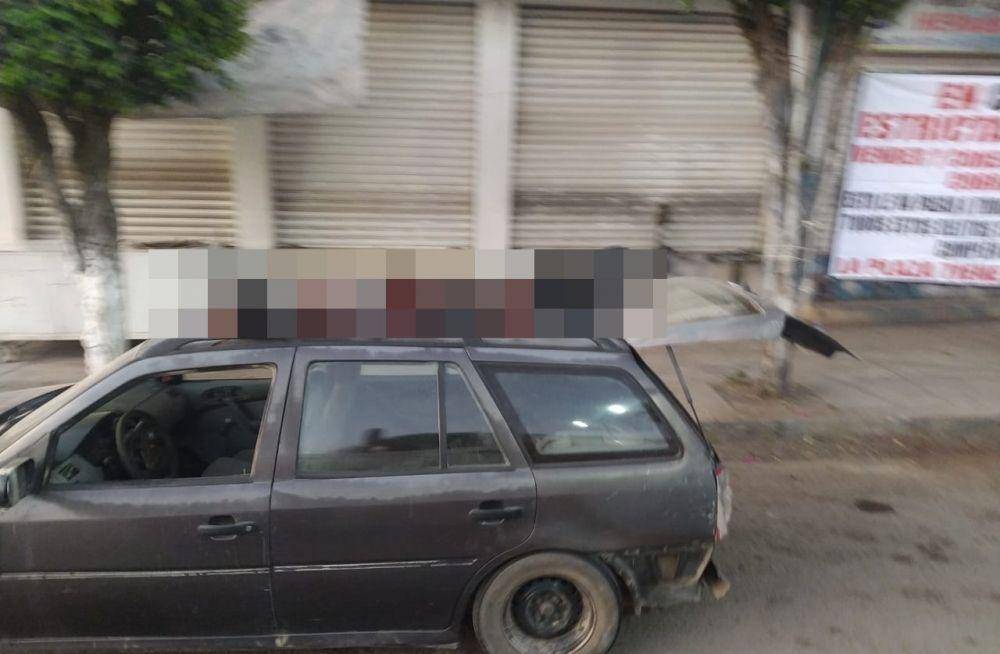Potongan kepala korban yang ada di atas sebuah mobil di Chilapa de Alvarez, Meksiko. (twitter.com/jose_molina95)