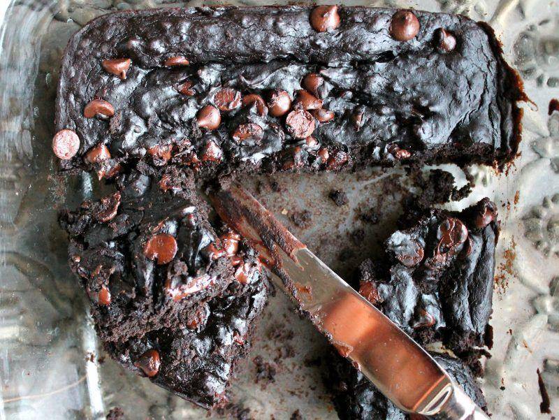ilustrasi avocado black bean fudge brownies (ambitiouskitchen.com)