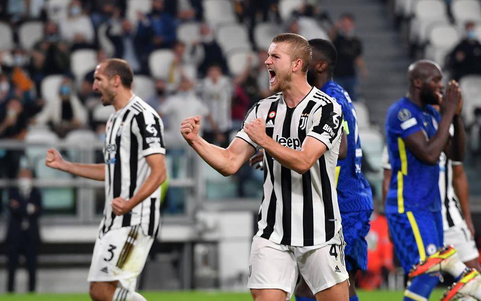 potret pemain Juventus melakukan selebrasi kemenangan (uefa.com)
