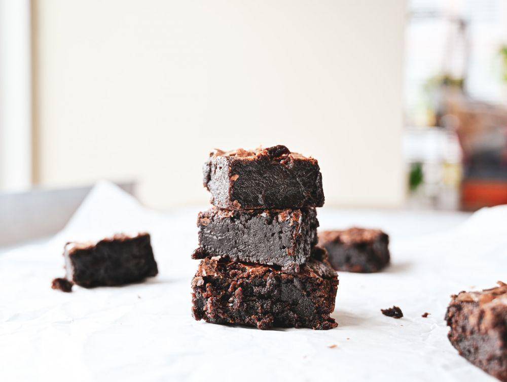 ilustrasi black bean chocolate original brownies (unsplash.com/Molly Keesling)