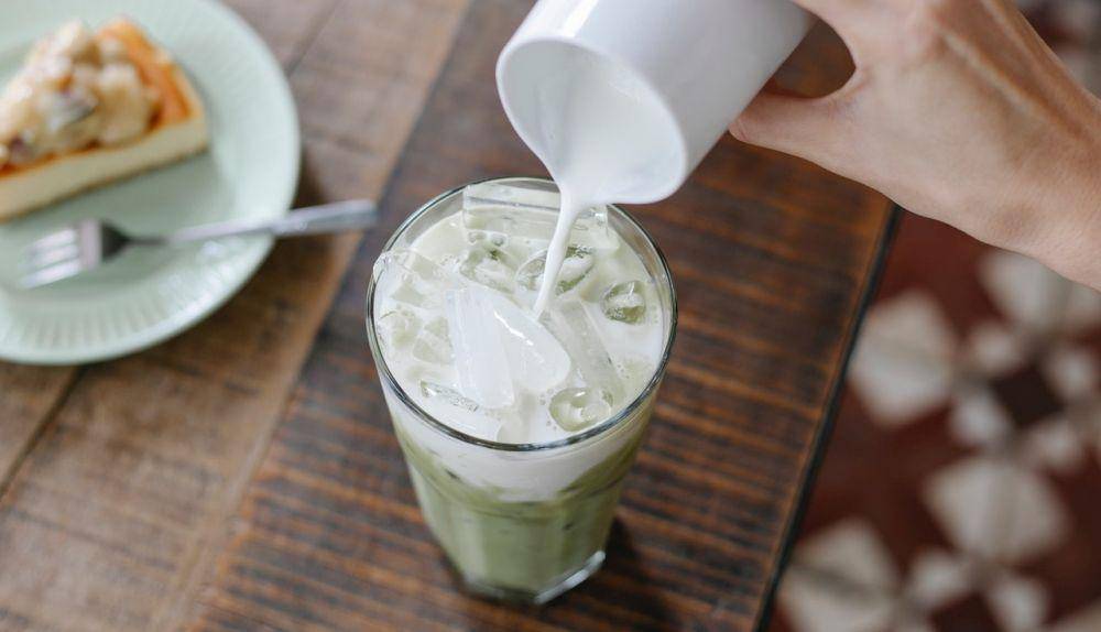 ilustrasi teh pandan susu (pexels.com/Charlotte May)