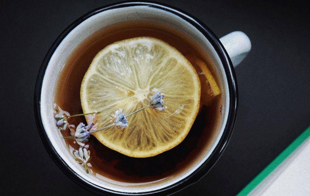 ilustrasi teh pandan lemon (pexels.com/Olenka Sergienko)