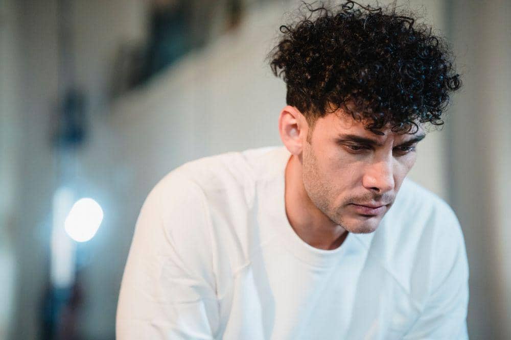 ilustrasi menyendiri (pexels.com/Timur Weber)