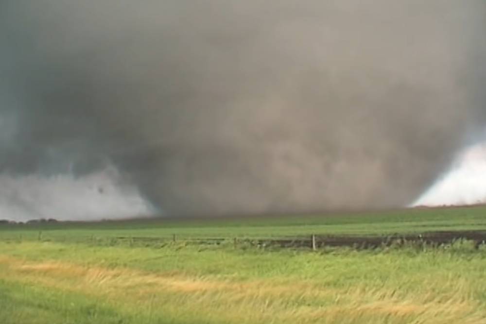 ilustrasi wedge tornado (youtube.com/Reed Timmer)
