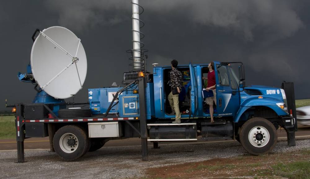 ilustrasi storm chaser (unsplash.com/NOAA)
