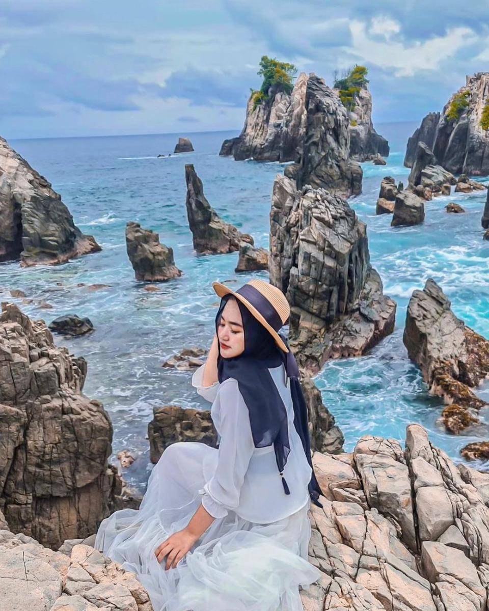 Pantai Gigi Hiu (instagram.com/allyaps)